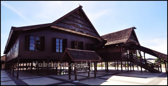 Rumah Adat Suku Makassar